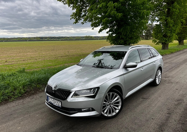 Skoda Superb cena 75000 przebieg: 80000, rok produkcji 2017 z Krośniewice małe 232